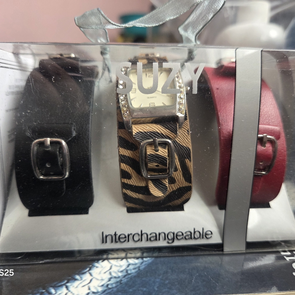 #76 - Suzy Shier Interchangeable Watch Set - Black, Animal Print, Red
